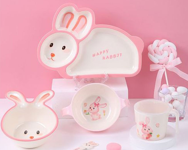 Comment choisir une vaisselle pour bébé importée saine et sûre